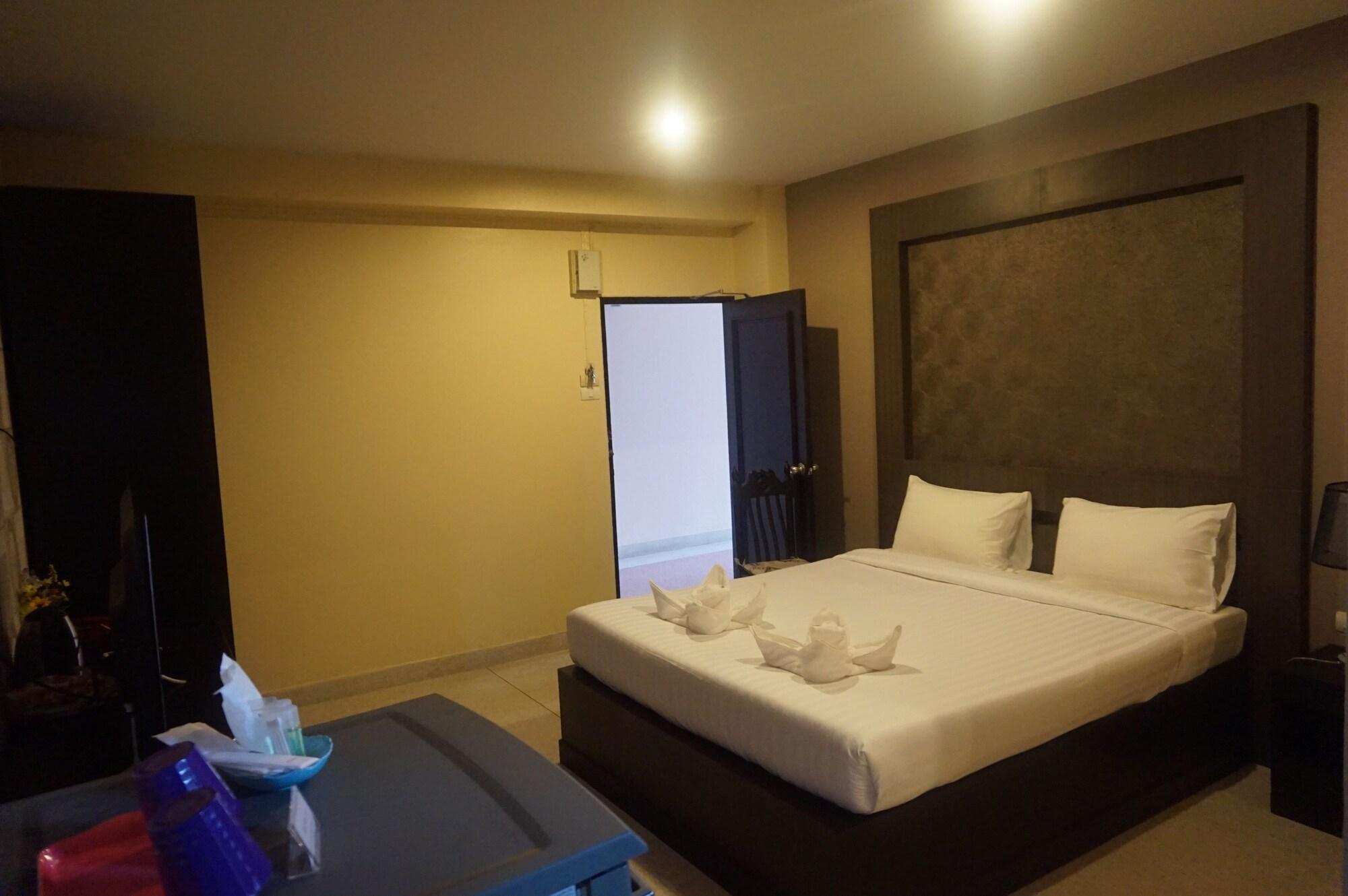 Metro Residence Сурин Екстериор снимка