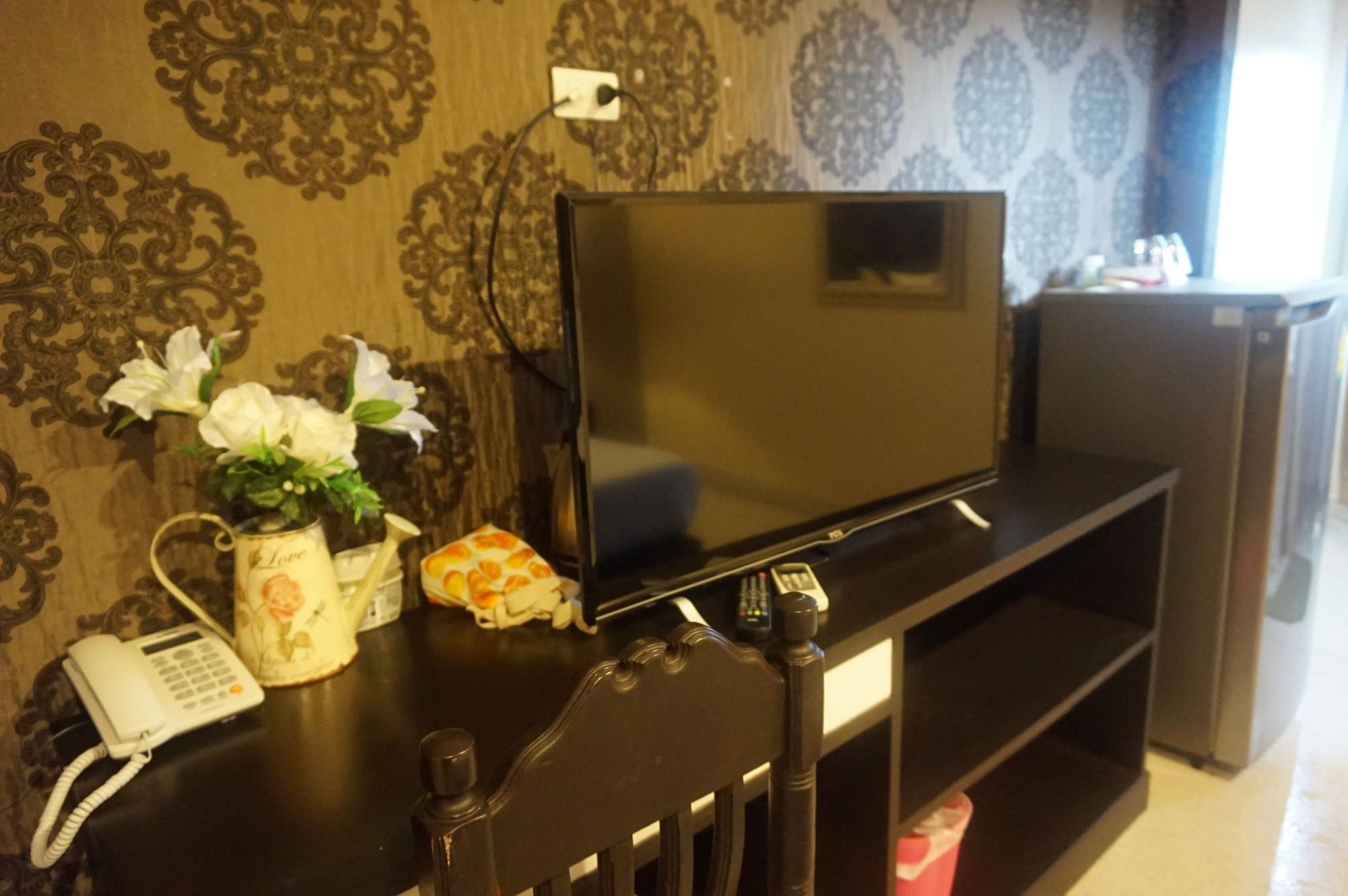 Metro Residence Сурин Екстериор снимка